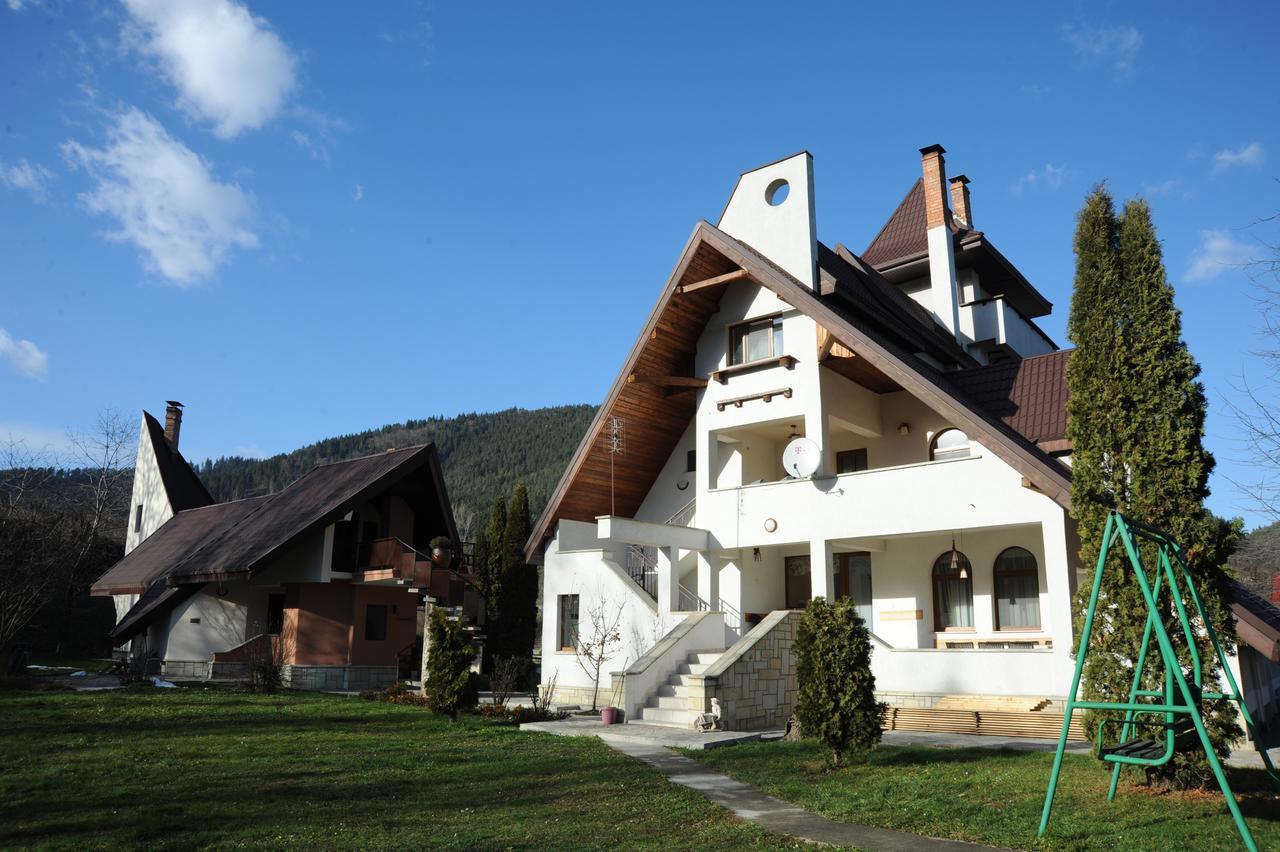 Bed and Breakfast Castelul De Smarald Pangaracior Екстер'єр фото