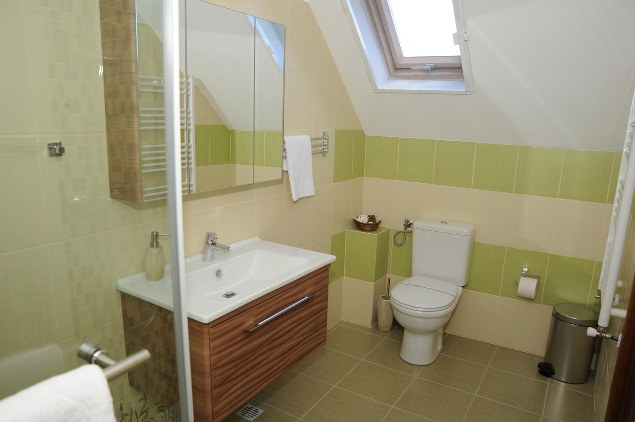 Bed and Breakfast Castelul De Smarald Pangaracior Екстер'єр фото