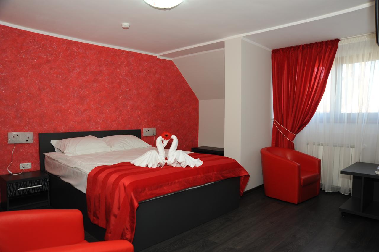 Bed and Breakfast Castelul De Smarald Pangaracior Екстер'єр фото
