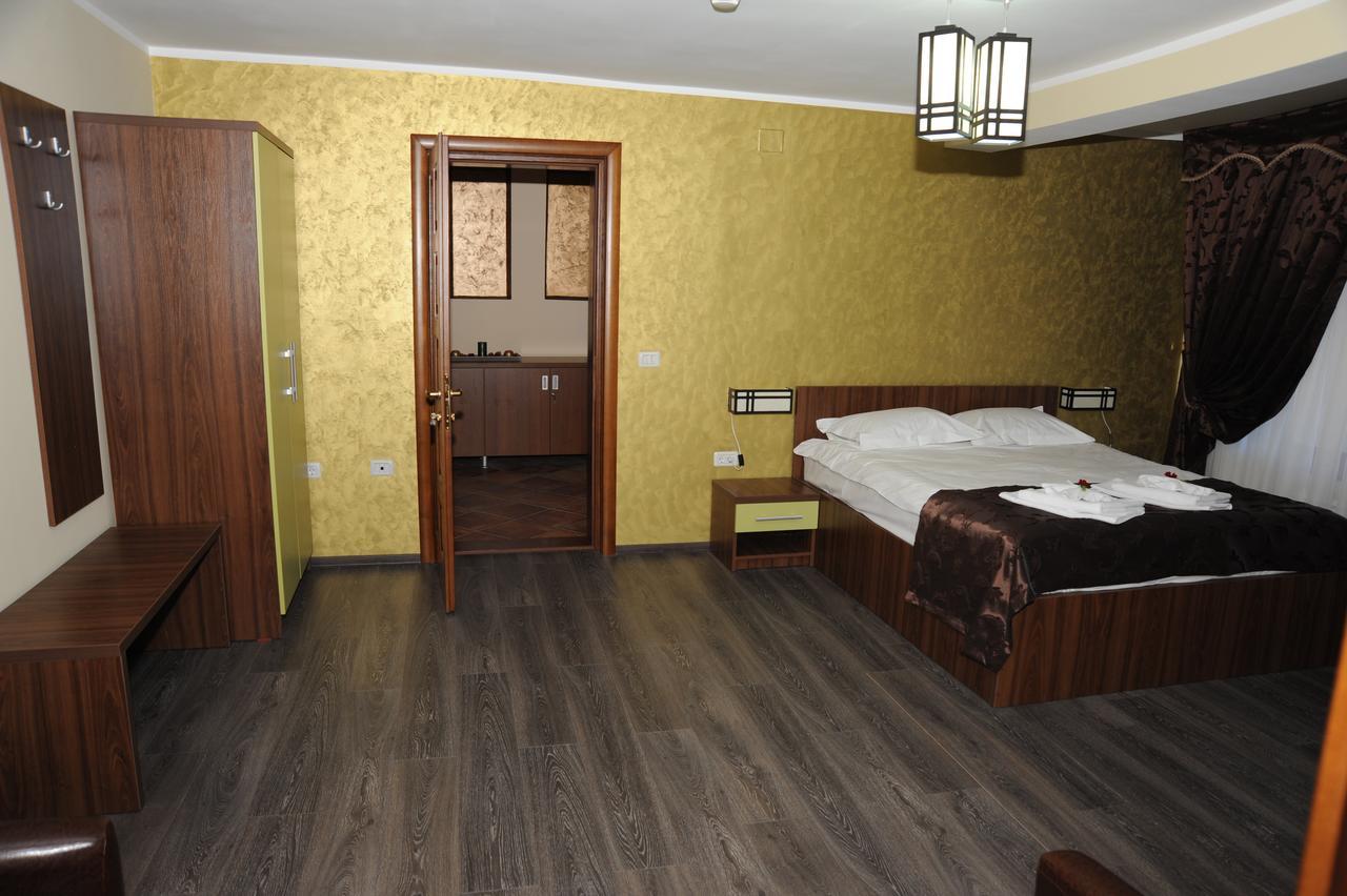 Bed and Breakfast Castelul De Smarald Pangaracior Екстер'єр фото
