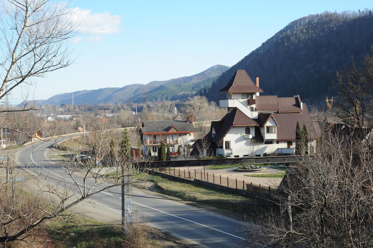 Bed and Breakfast Castelul De Smarald Pangaracior Екстер'єр фото