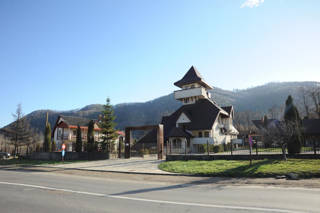 Bed and Breakfast Castelul De Smarald Pangaracior Екстер'єр фото