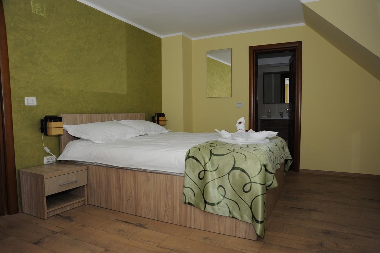 Bed and Breakfast Castelul De Smarald Pangaracior Екстер'єр фото