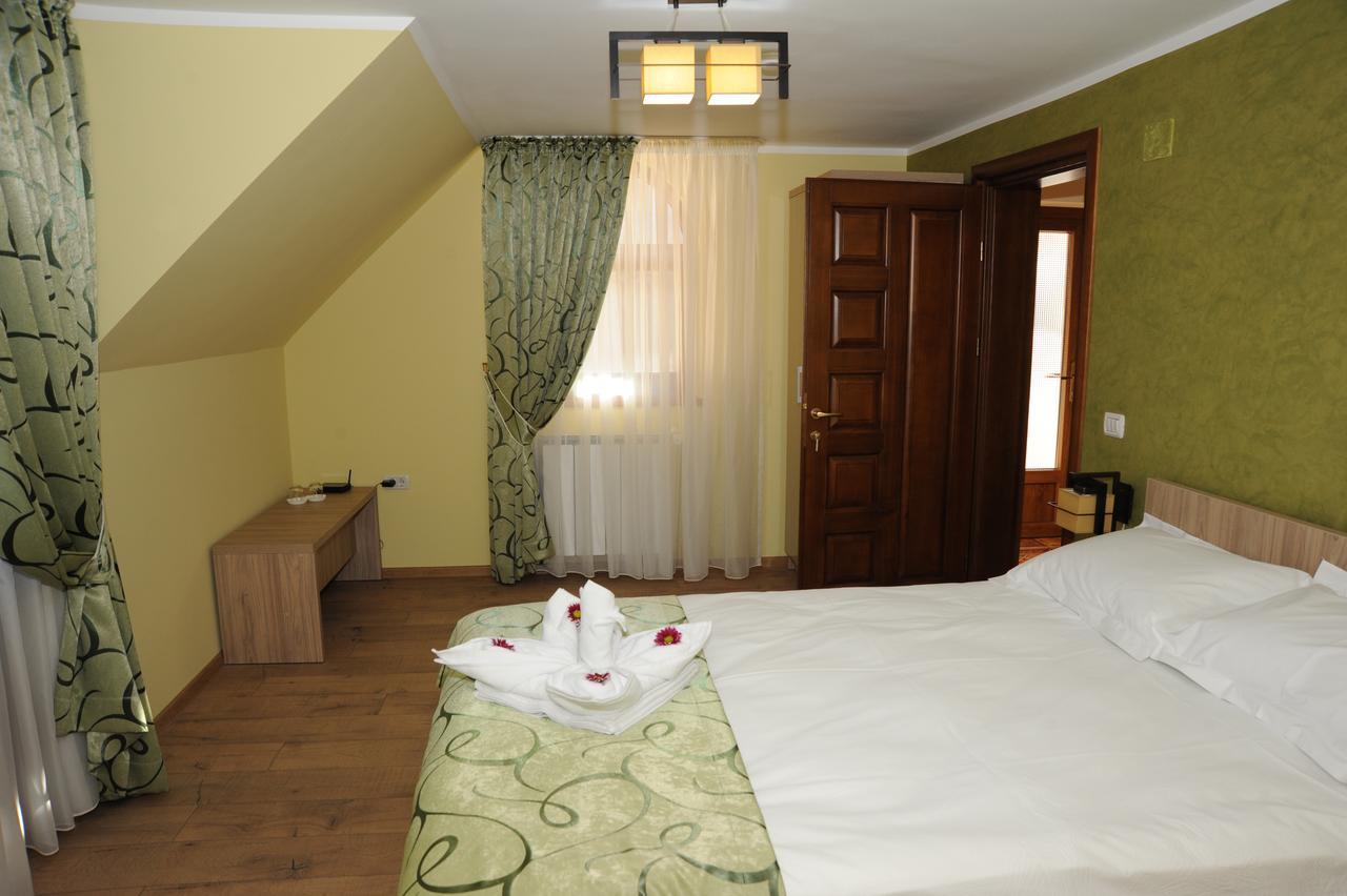 Bed and Breakfast Castelul De Smarald Pangaracior Екстер'єр фото