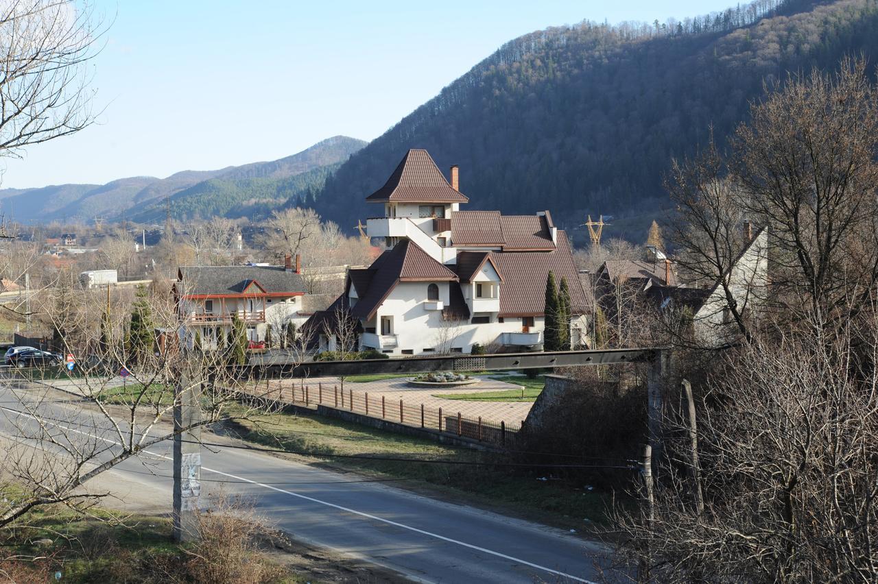 Bed and Breakfast Castelul De Smarald Pangaracior Екстер'єр фото